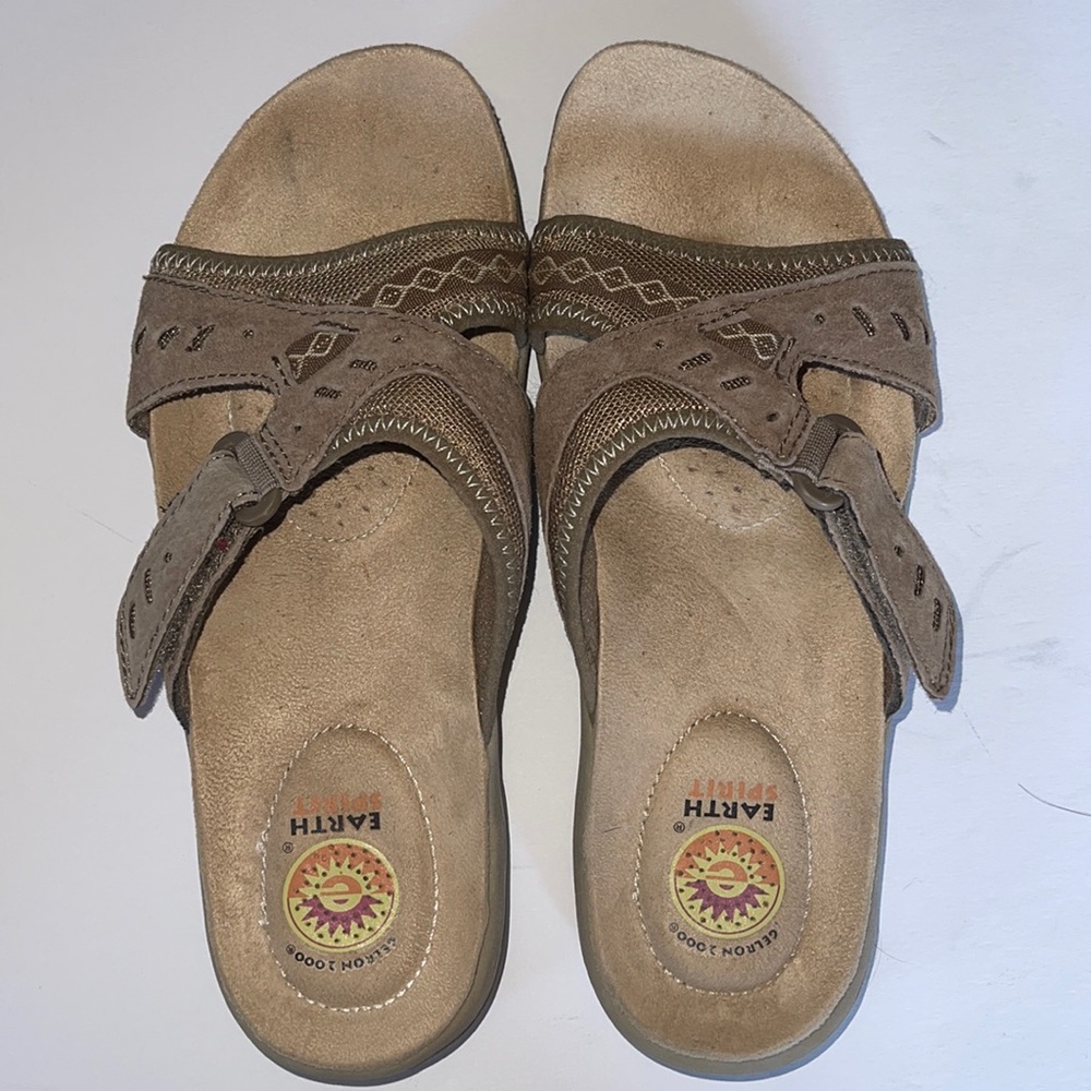 Women’s EARTH SPIRIT sandals - size 6